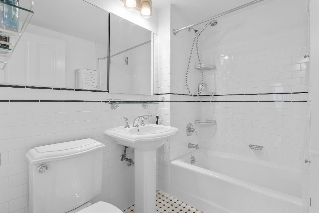 300 W 135th Street - Photo 7
