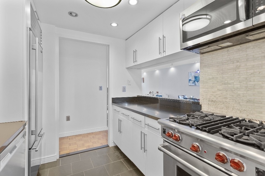 300 W 135th Street - Photo 2