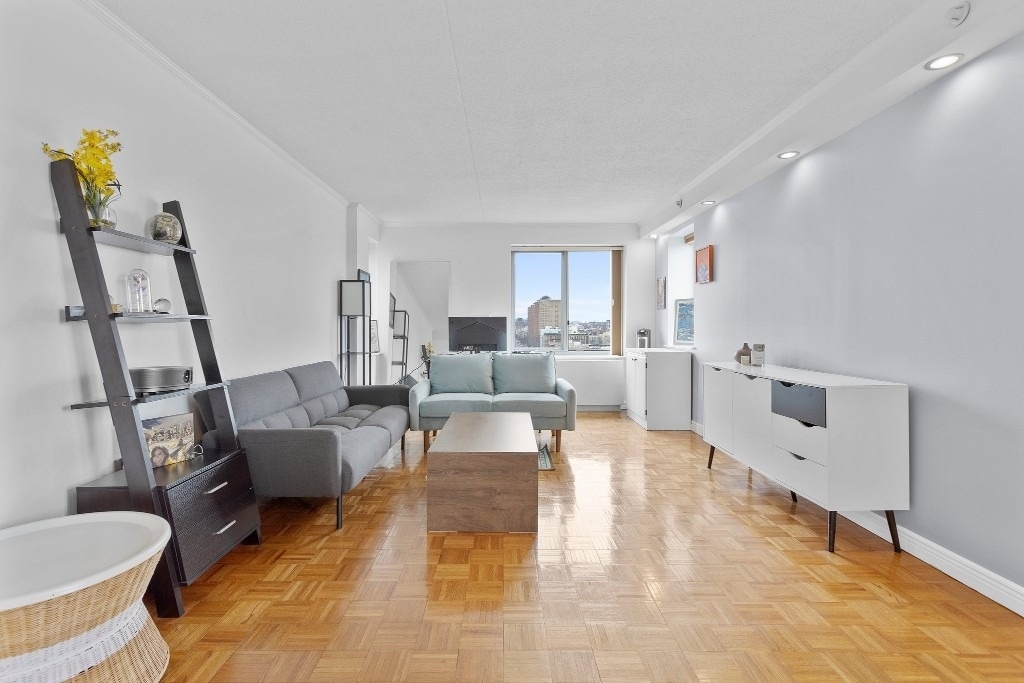 300 W 135th Street - Photo 0
