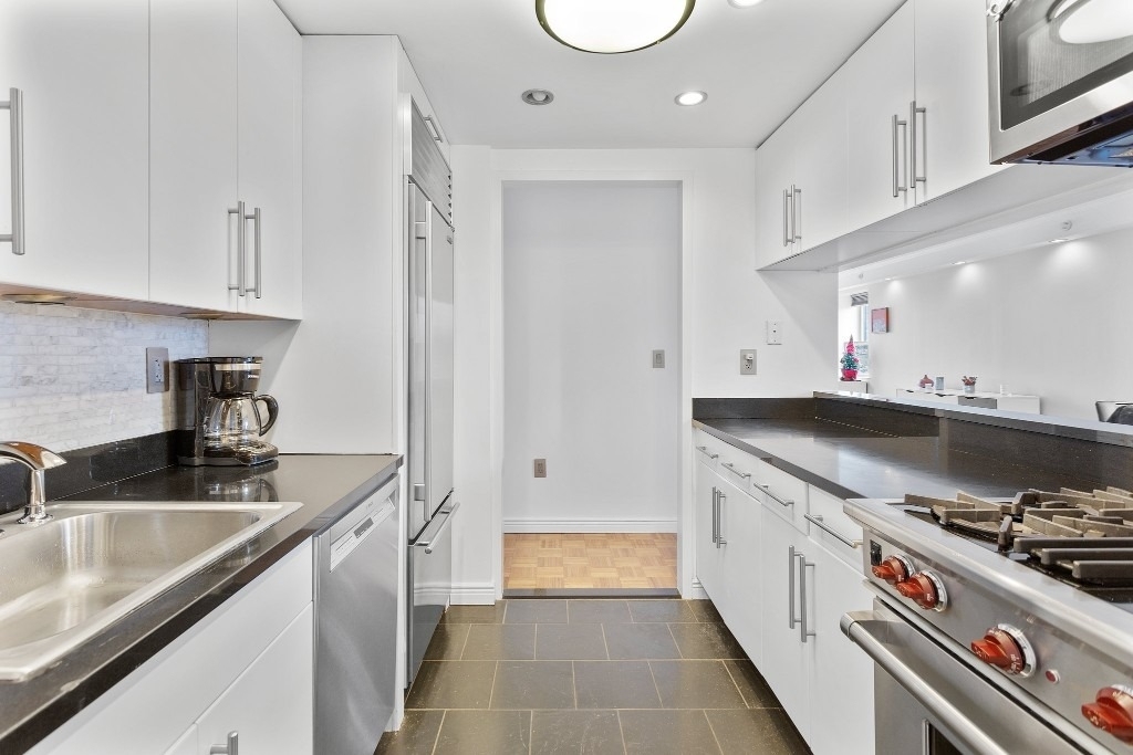 300 W 135th Street - Photo 1