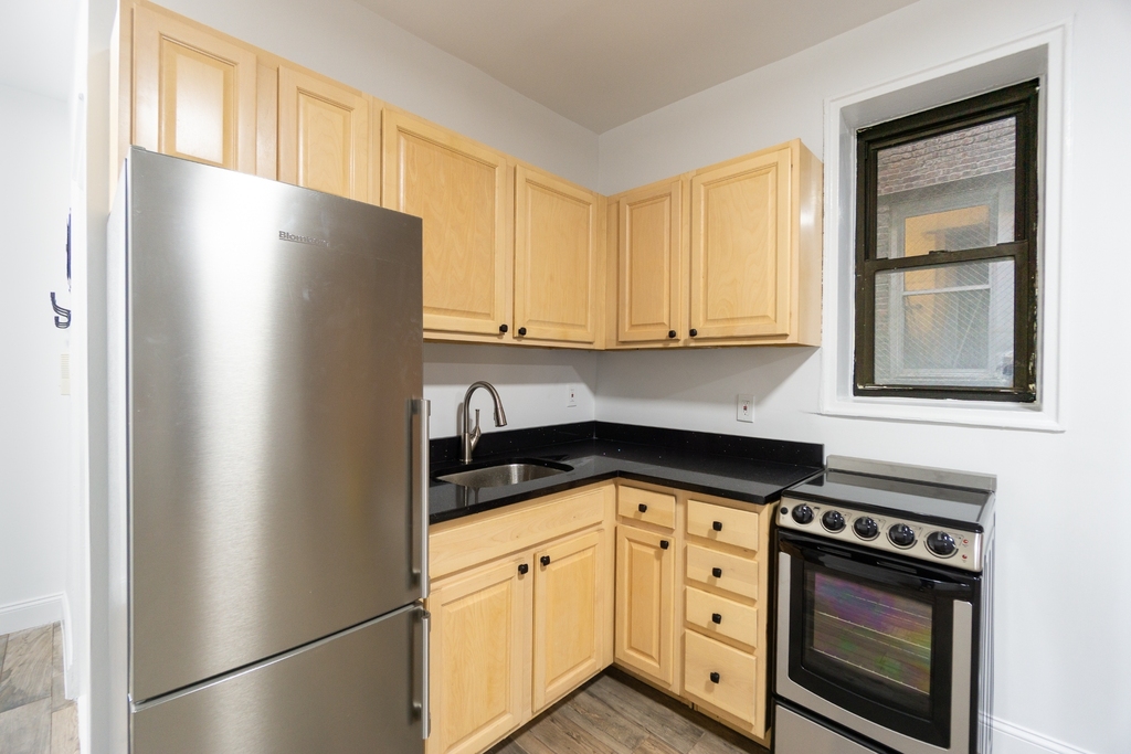 315 East 5th Street - Photo 5