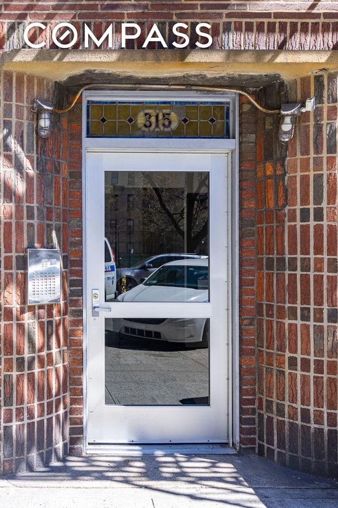 315 East 5th Street - Photo 9