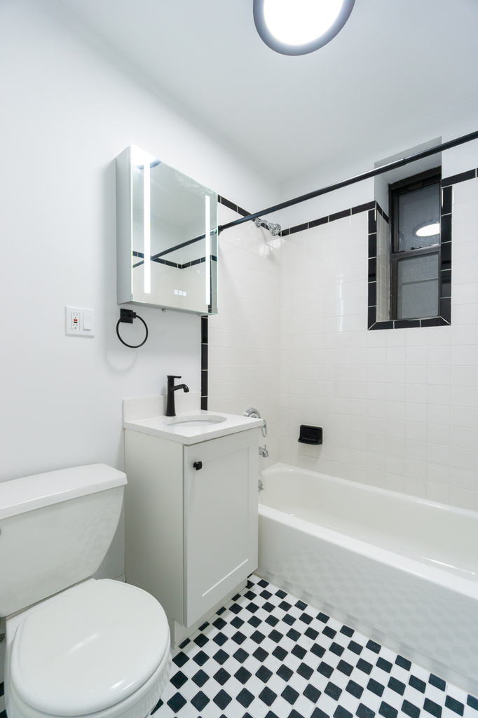 315 East 5th Street - Photo 7