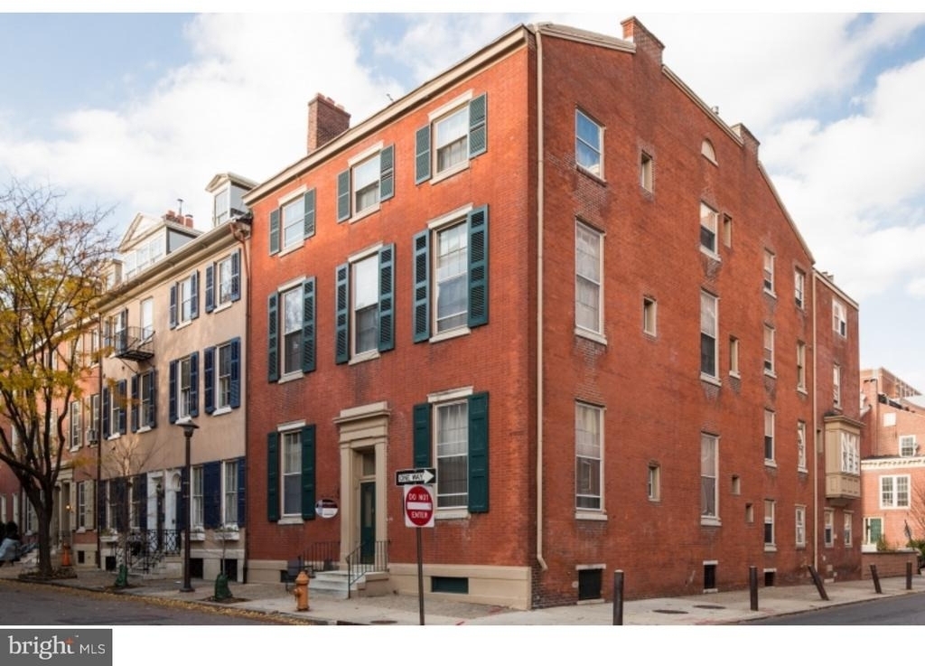 901 Clinton Street - Photo 1
