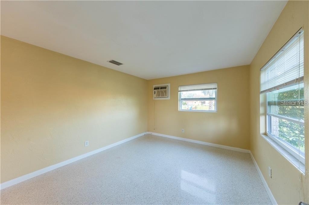 10165 106th Terrace - Photo 3