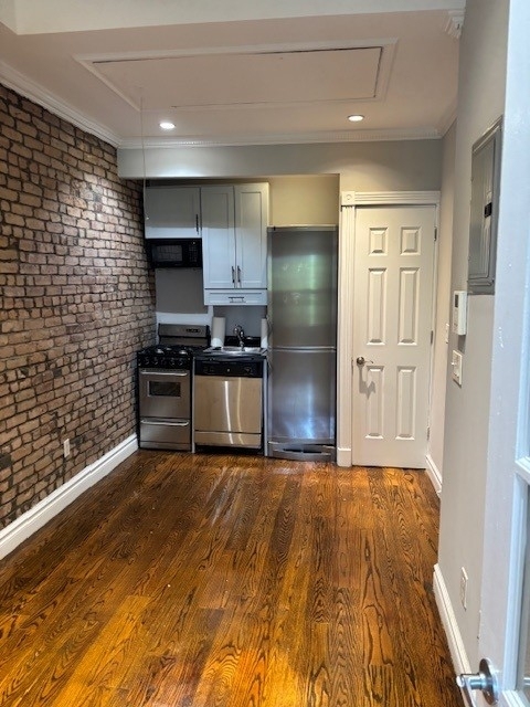 521 East 5th Street - Photo 0
