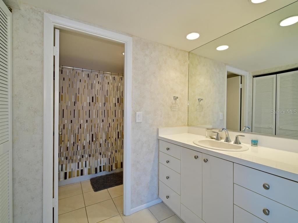 2425 Gulf Of Mexico Drive - Photo 32