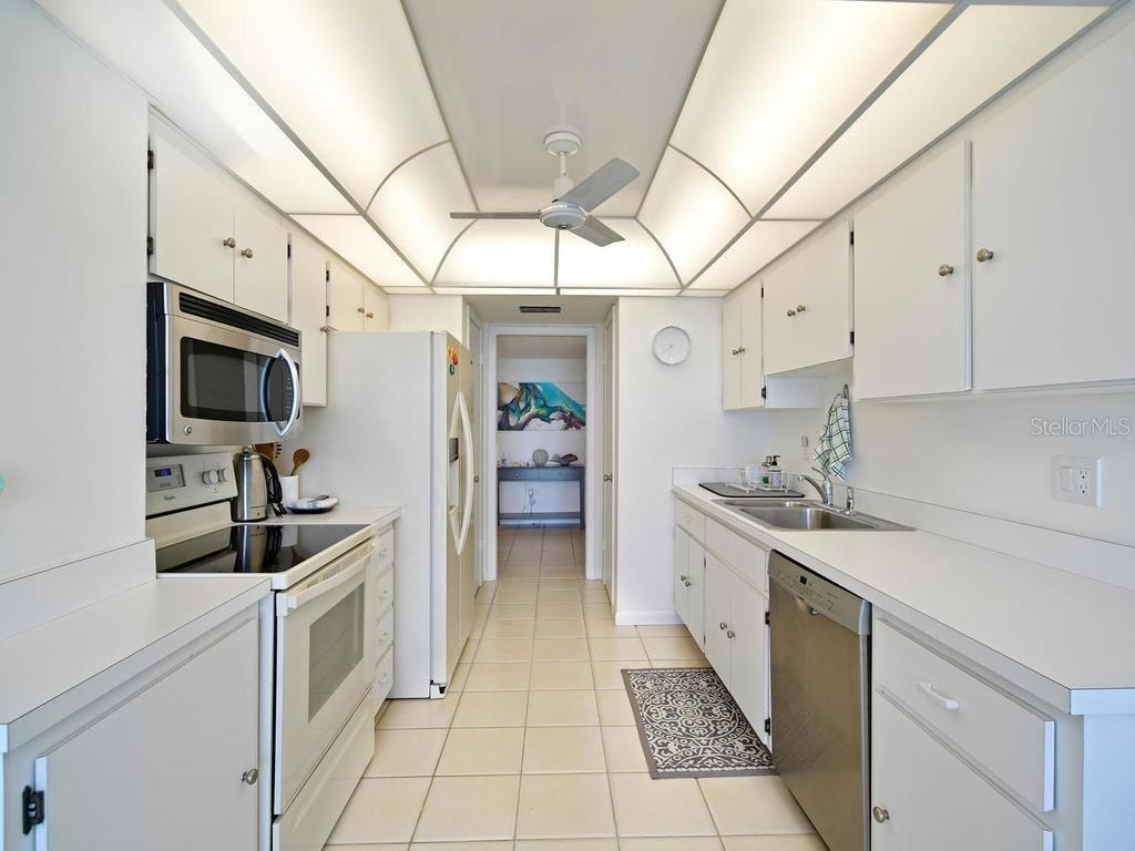 2425 Gulf Of Mexico Drive - Photo 26