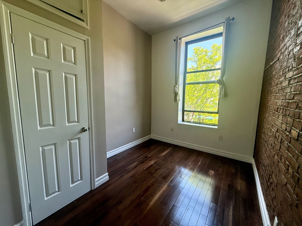 922 Fulton St - Photo 6