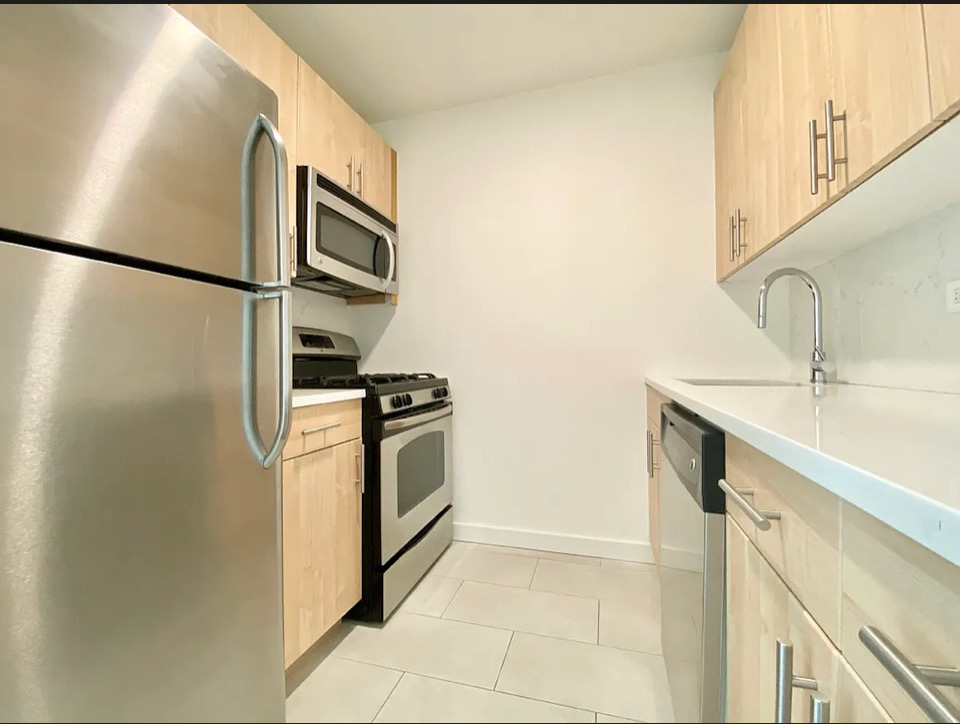 East 84th Street - Photo 7