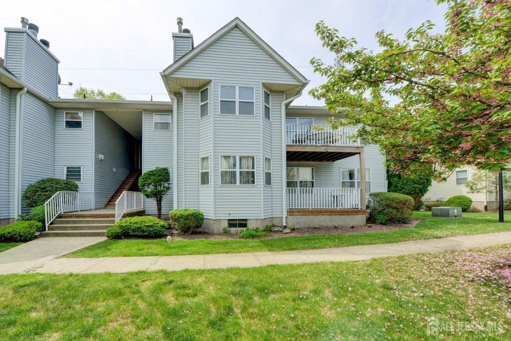300 Ventnor Court - Photo 4