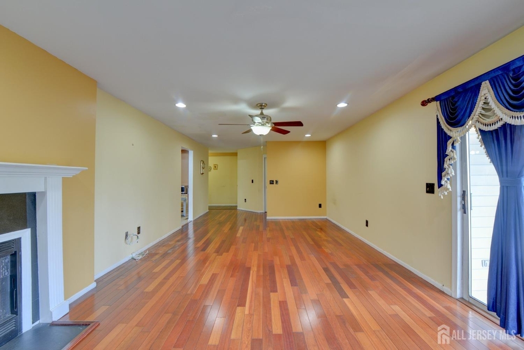 300 Ventnor Court - Photo 8