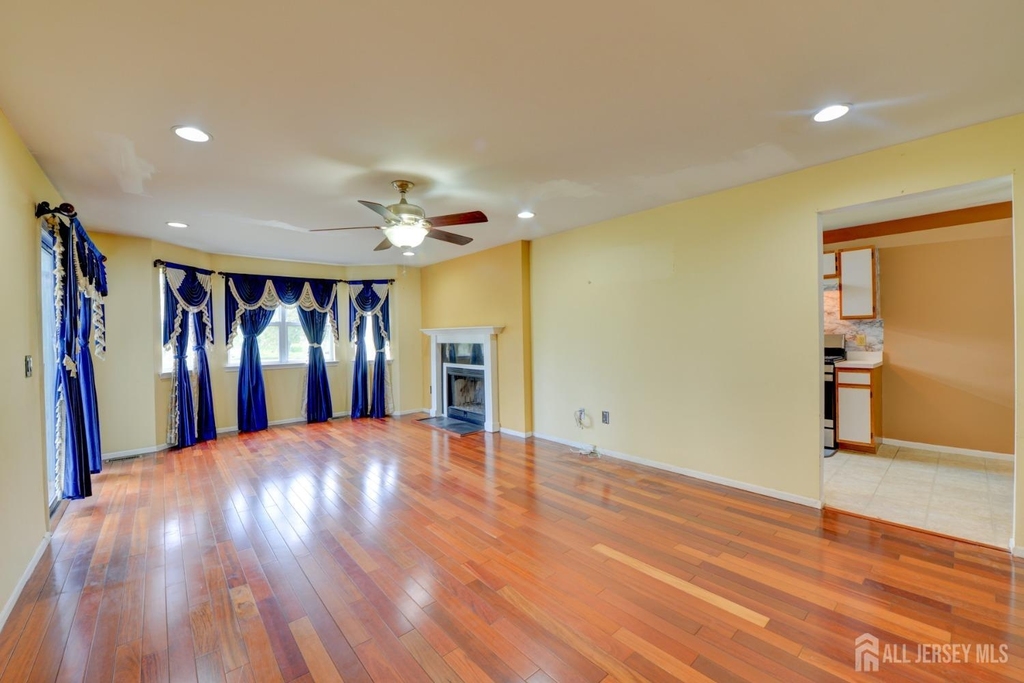 300 Ventnor Court - Photo 6