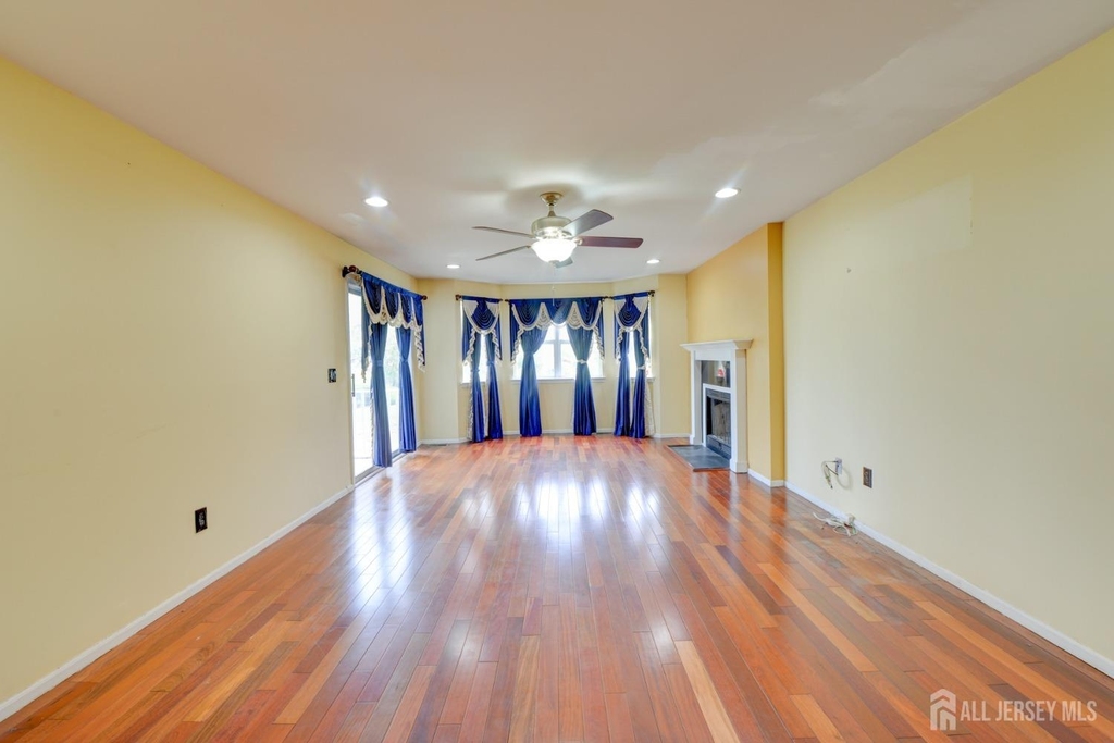 300 Ventnor Court - Photo 7