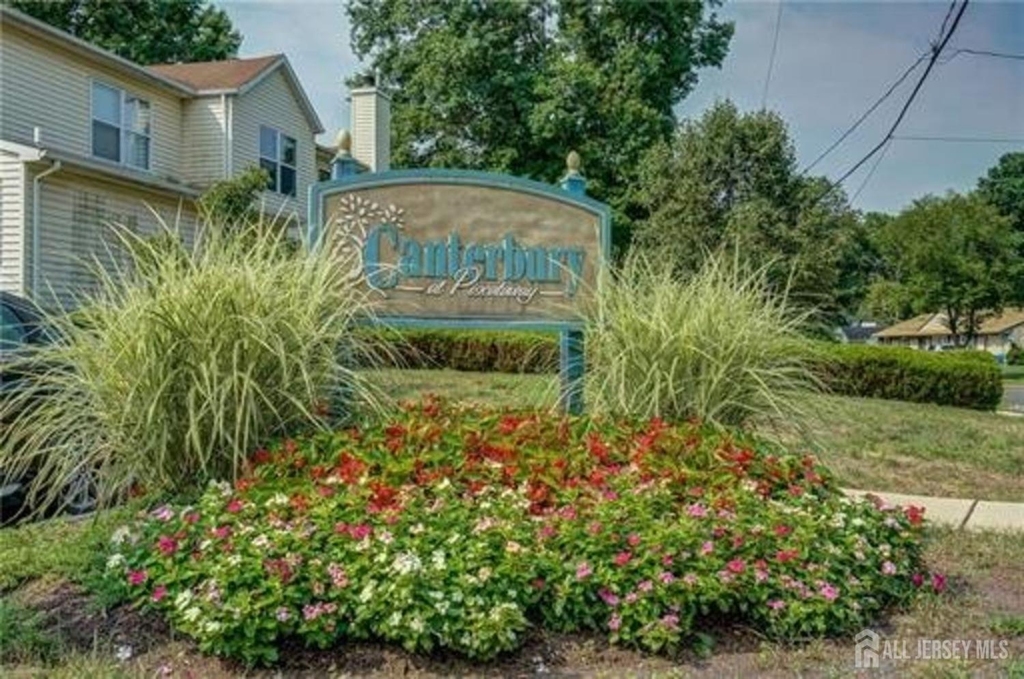 300 Ventnor Court - Photo 0