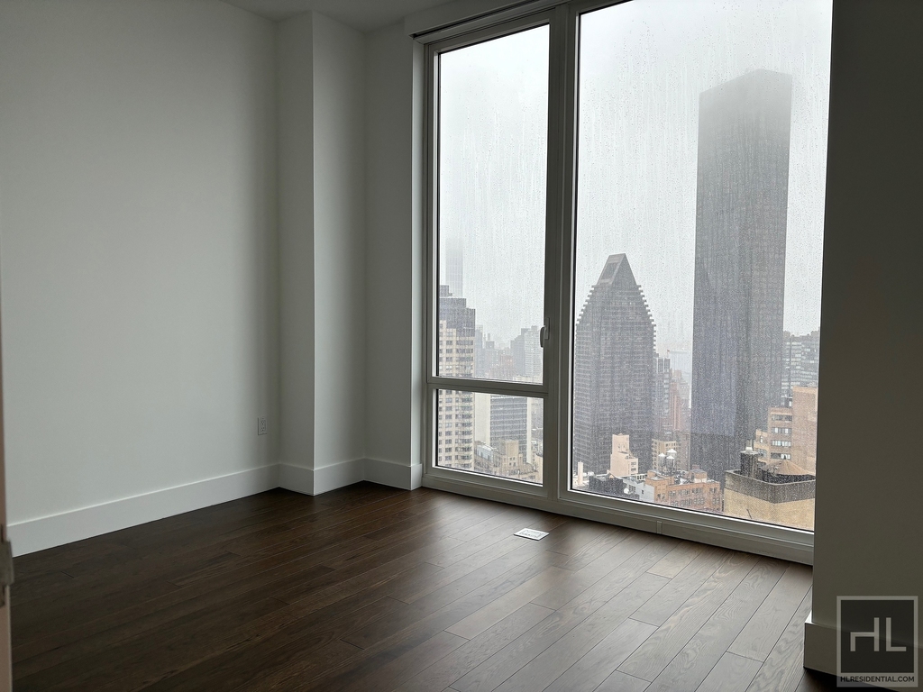 East 44th Street - Photo 3