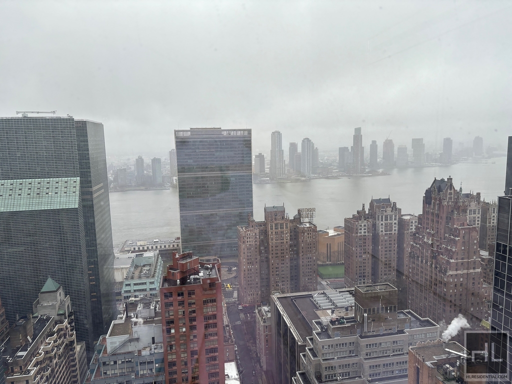 East 44th Street - Photo 4