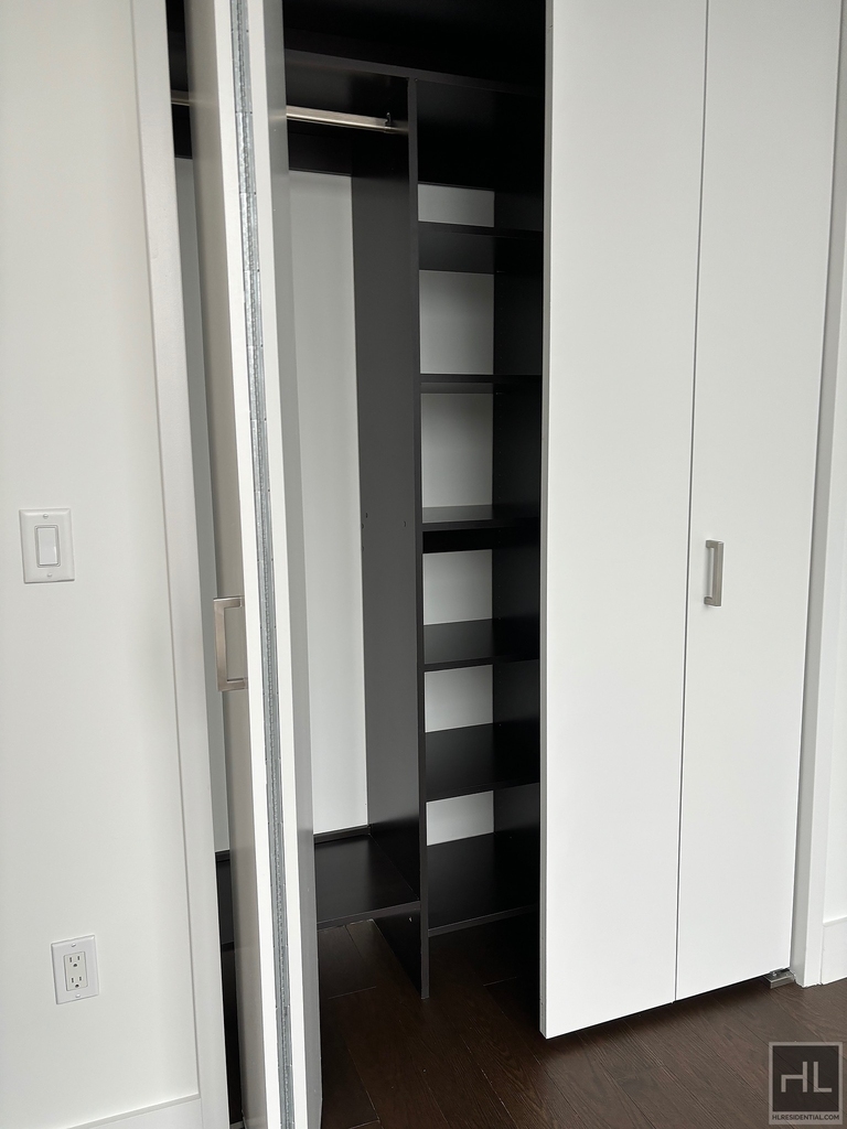 East 44th Street - Photo 5