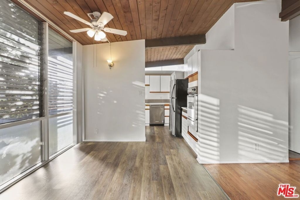 11133 Rose Avenue - Photo 12