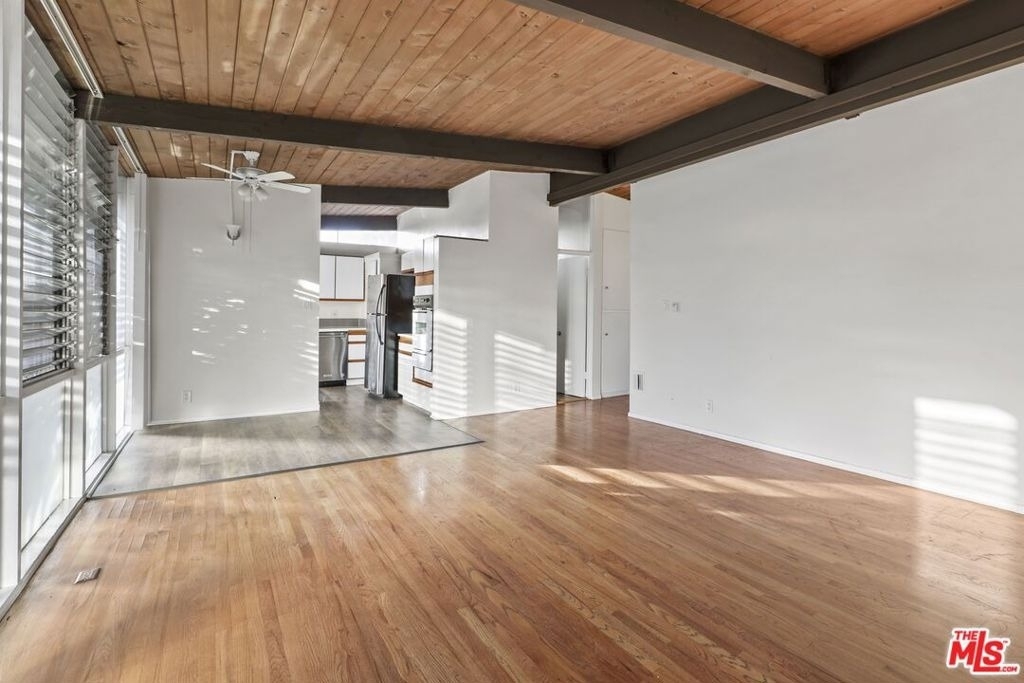 11133 Rose Avenue - Photo 1