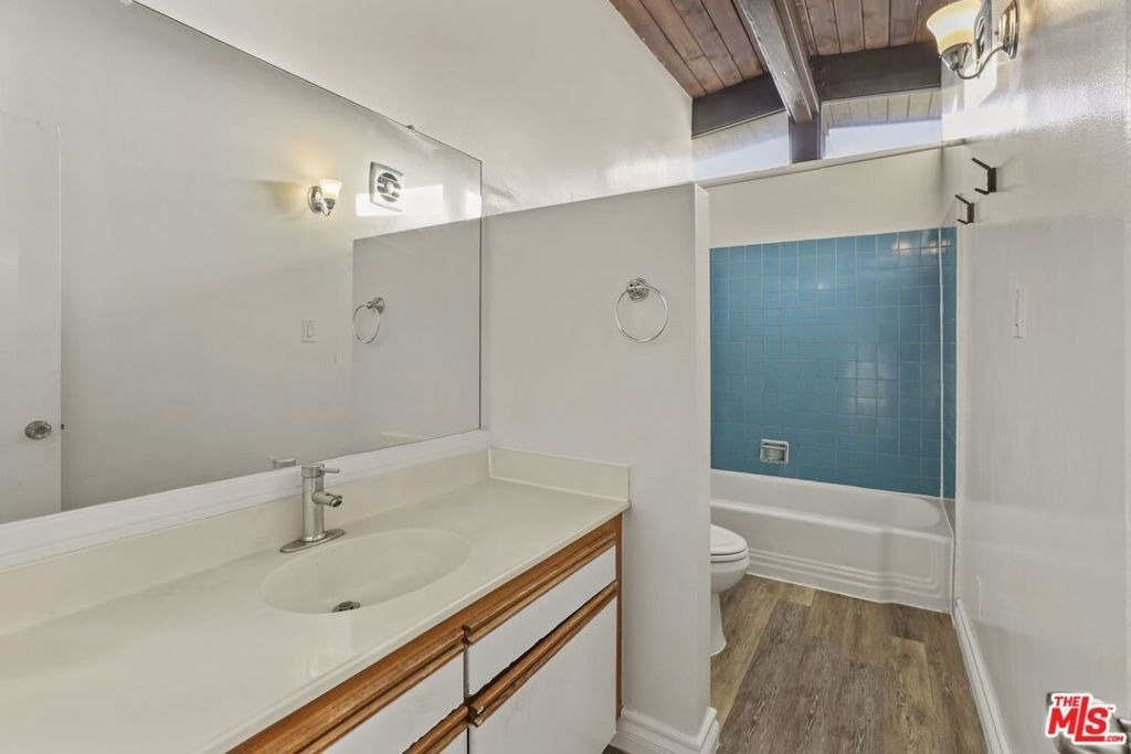 11133 Rose Avenue - Photo 3