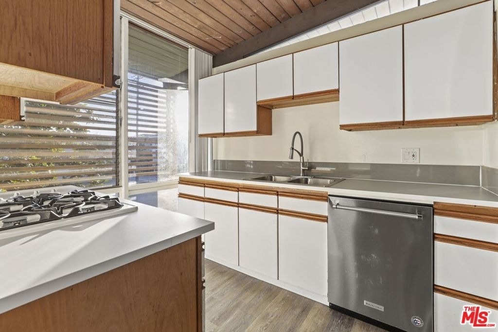 11133 Rose Avenue - Photo 4