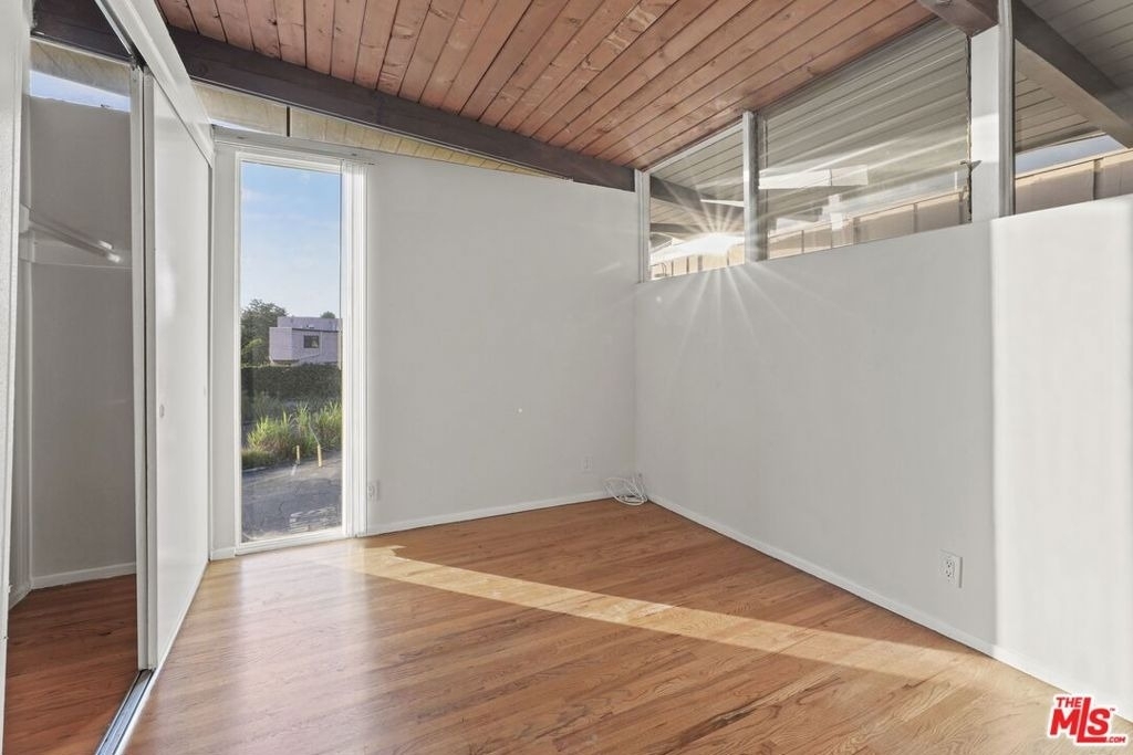 11133 Rose Avenue - Photo 8