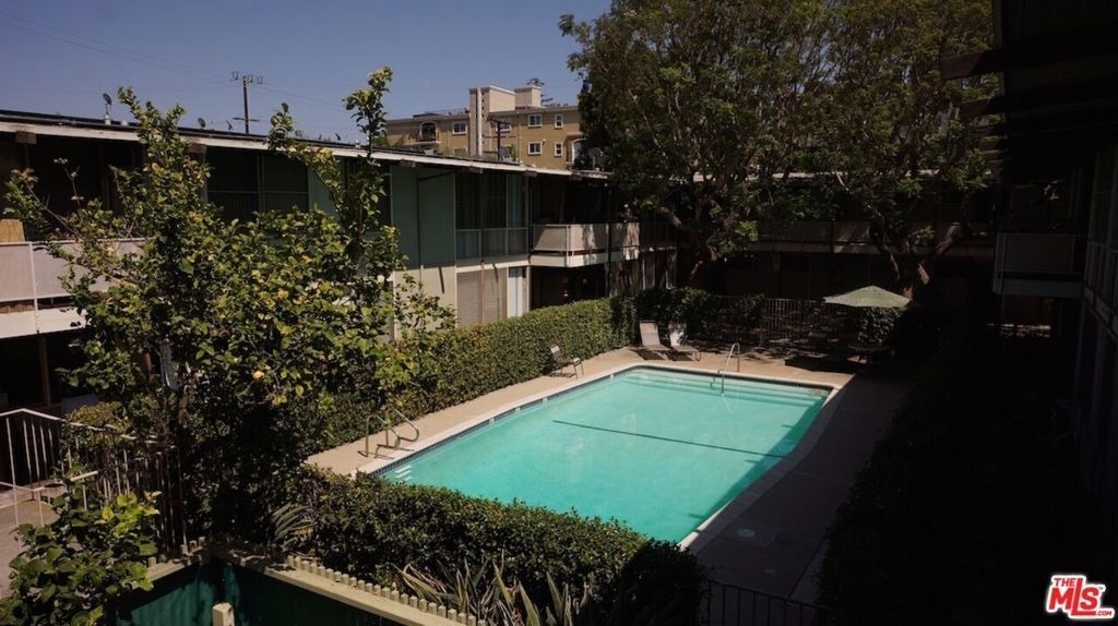 11133 Rose Avenue - Photo 0