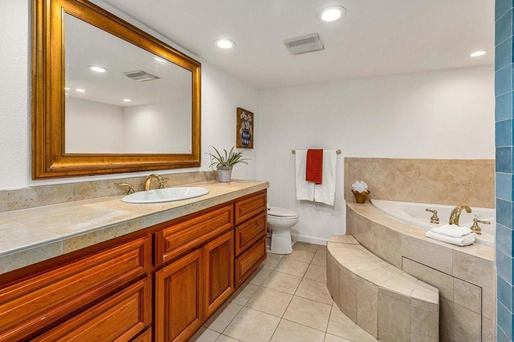 2420 Torrey Pines Rd - Photo 17