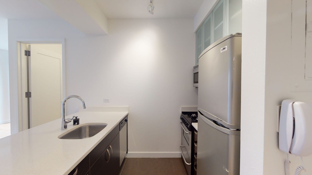 808 Columbus Ave - Photo 2