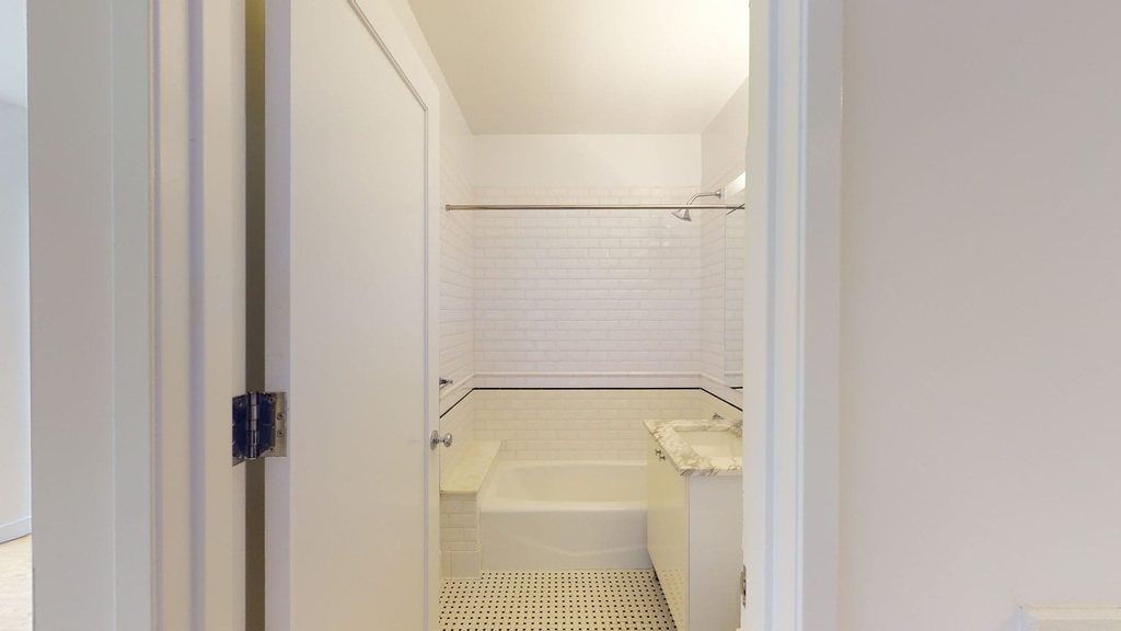 808 Columbus Ave - Photo 3