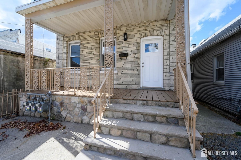 775 Central Place - Photo 0