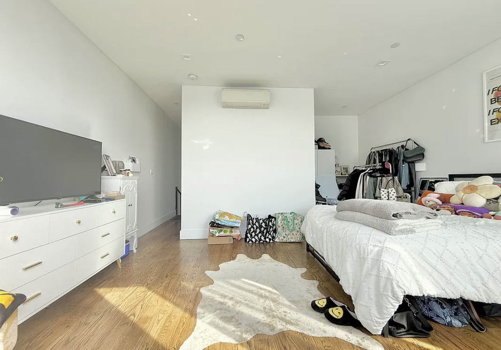 321 Woodbine Street - Photo 0
