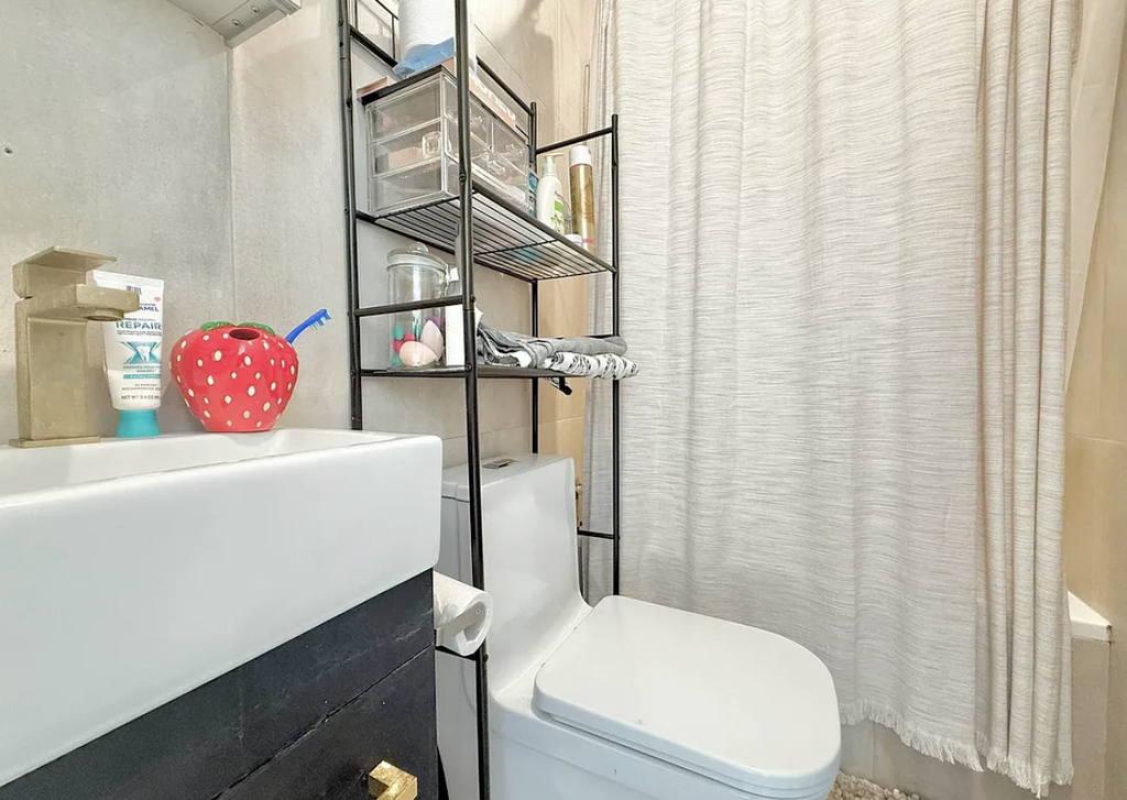 321 Woodbine Street - Photo 2