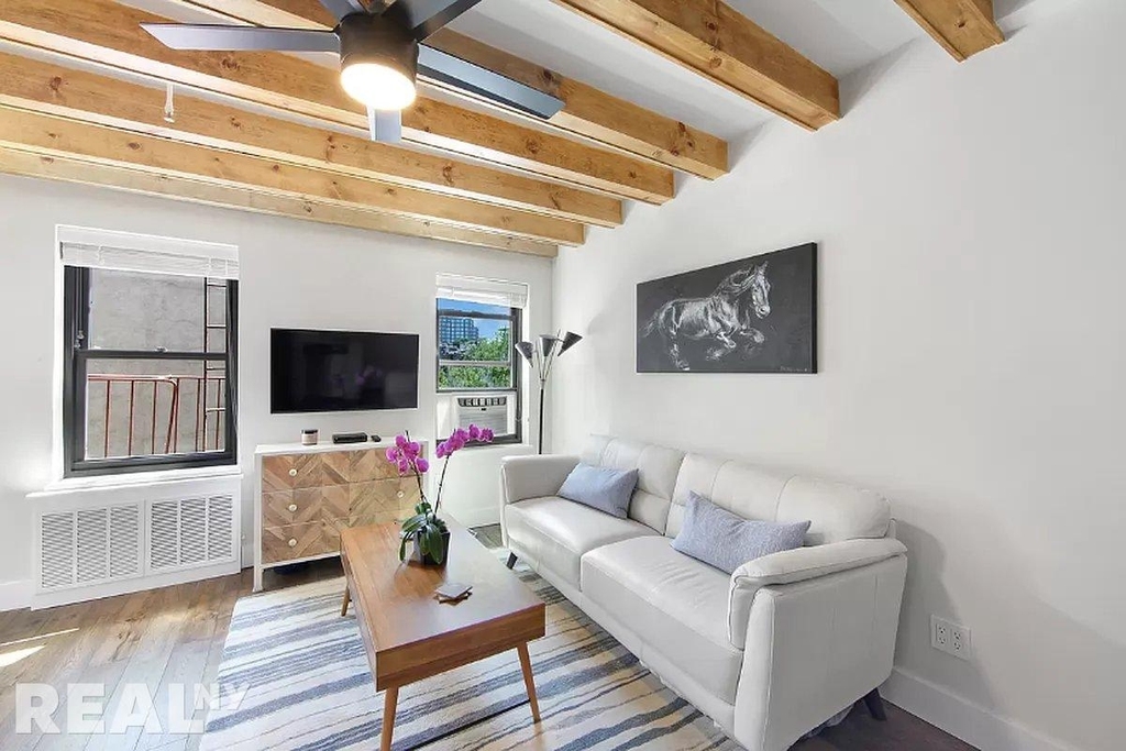 56 Jane Street - Photo 2