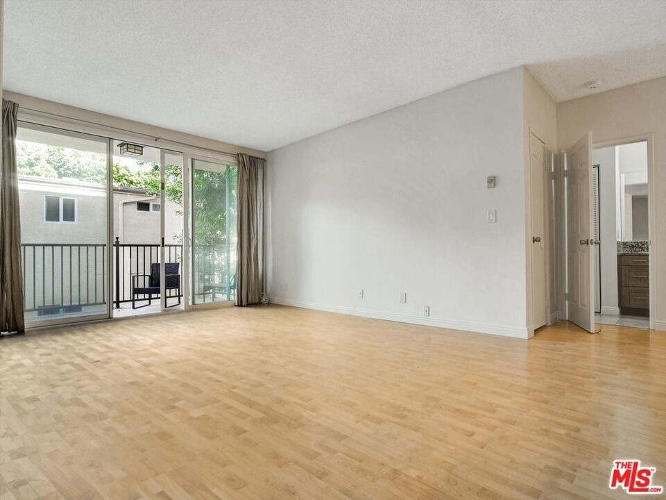 23901 Civic Center Way - Photo 2