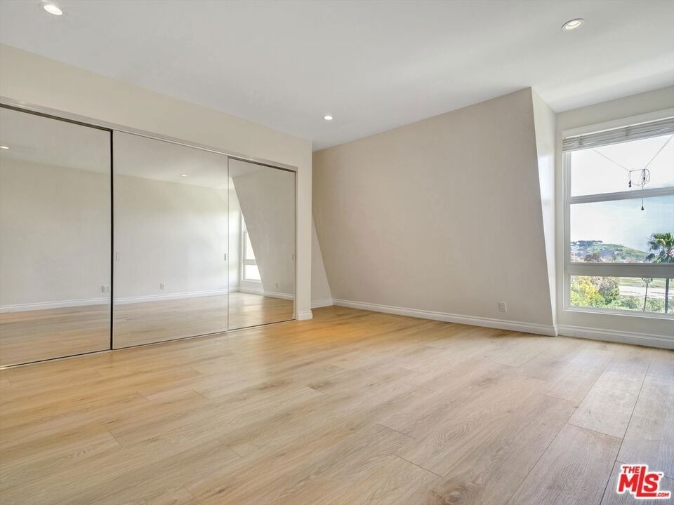 23901 Civic Center Way - Photo 30