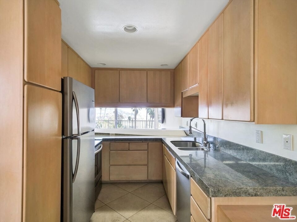 23901 Civic Center Way - Photo 34