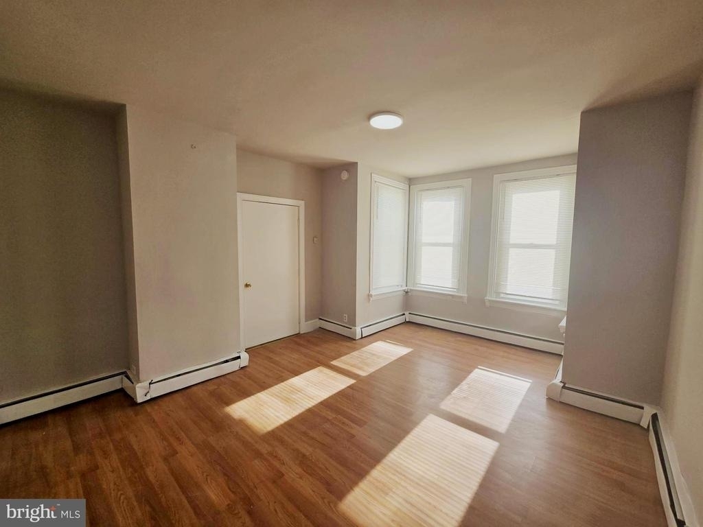 5526 N Mascher Street - Photo 0
