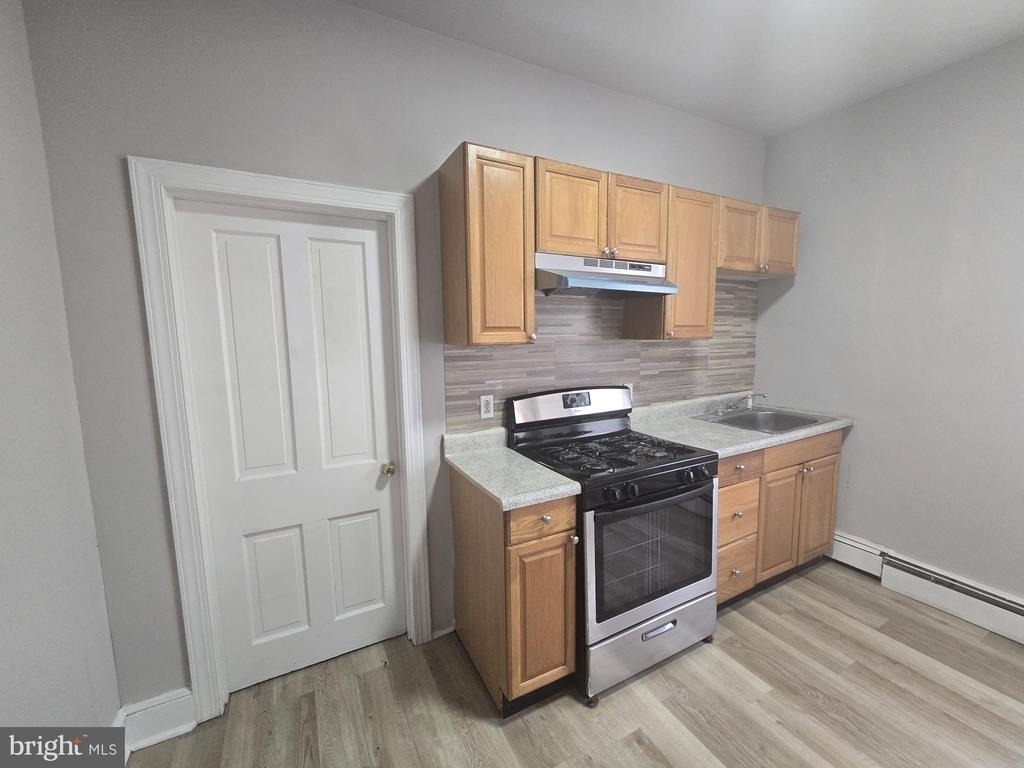 5526 N Mascher Street - Photo 10