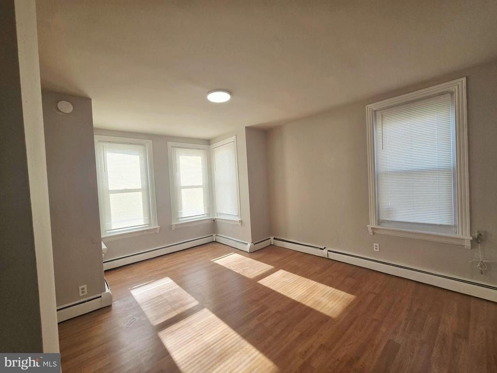 5526 N Mascher Street - Photo 1