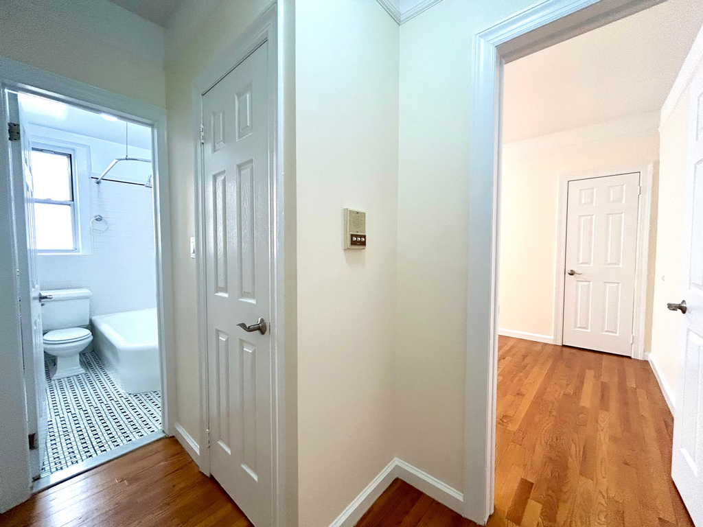 West 13th Street - Photo 7