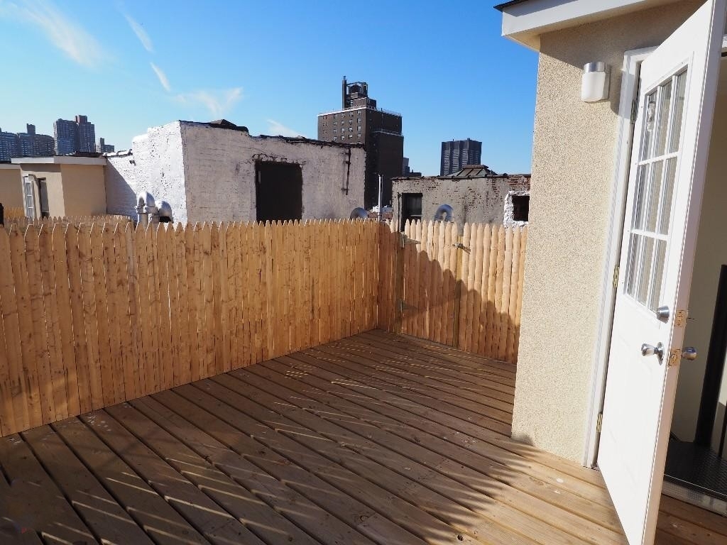East 106th Street - Photo 3