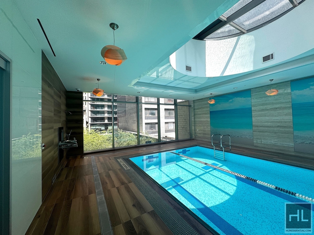 East 44th Street - Photo 4