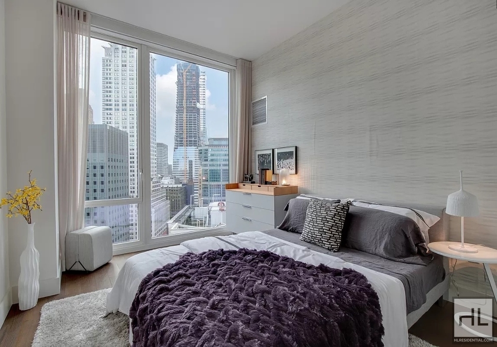 East 44th Street - Photo 1