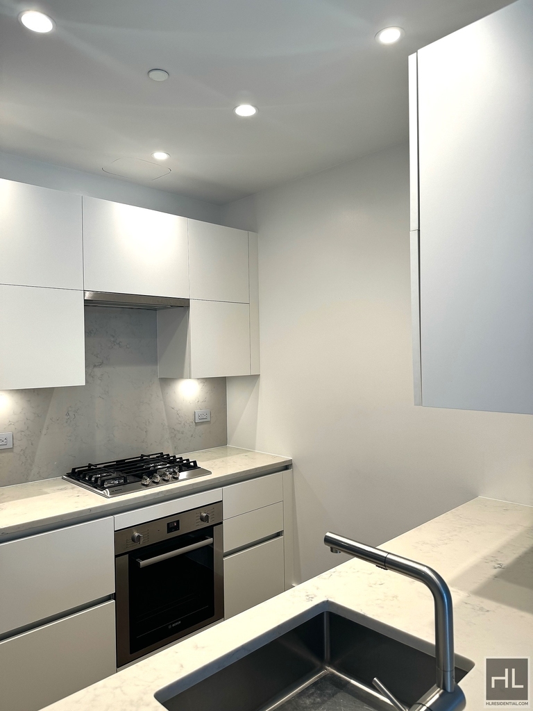 East 44th Street - Photo 2