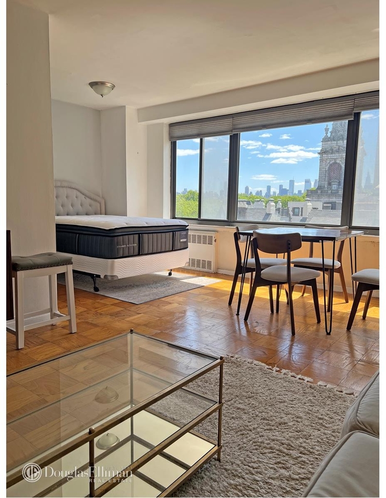 372 Central Park W - Photo 4