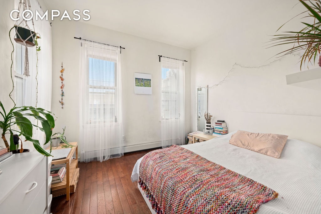 25 Bogart Street - Photo 2