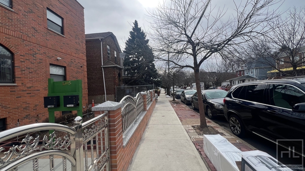 1695 Albany Avenue - Photo 24