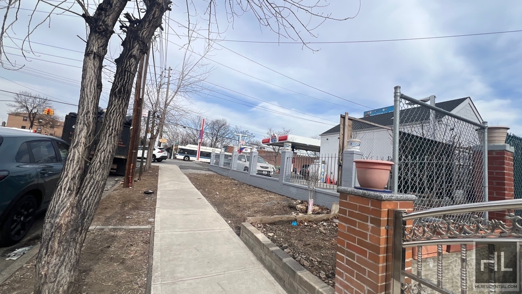 1695 Albany Avenue - Photo 27